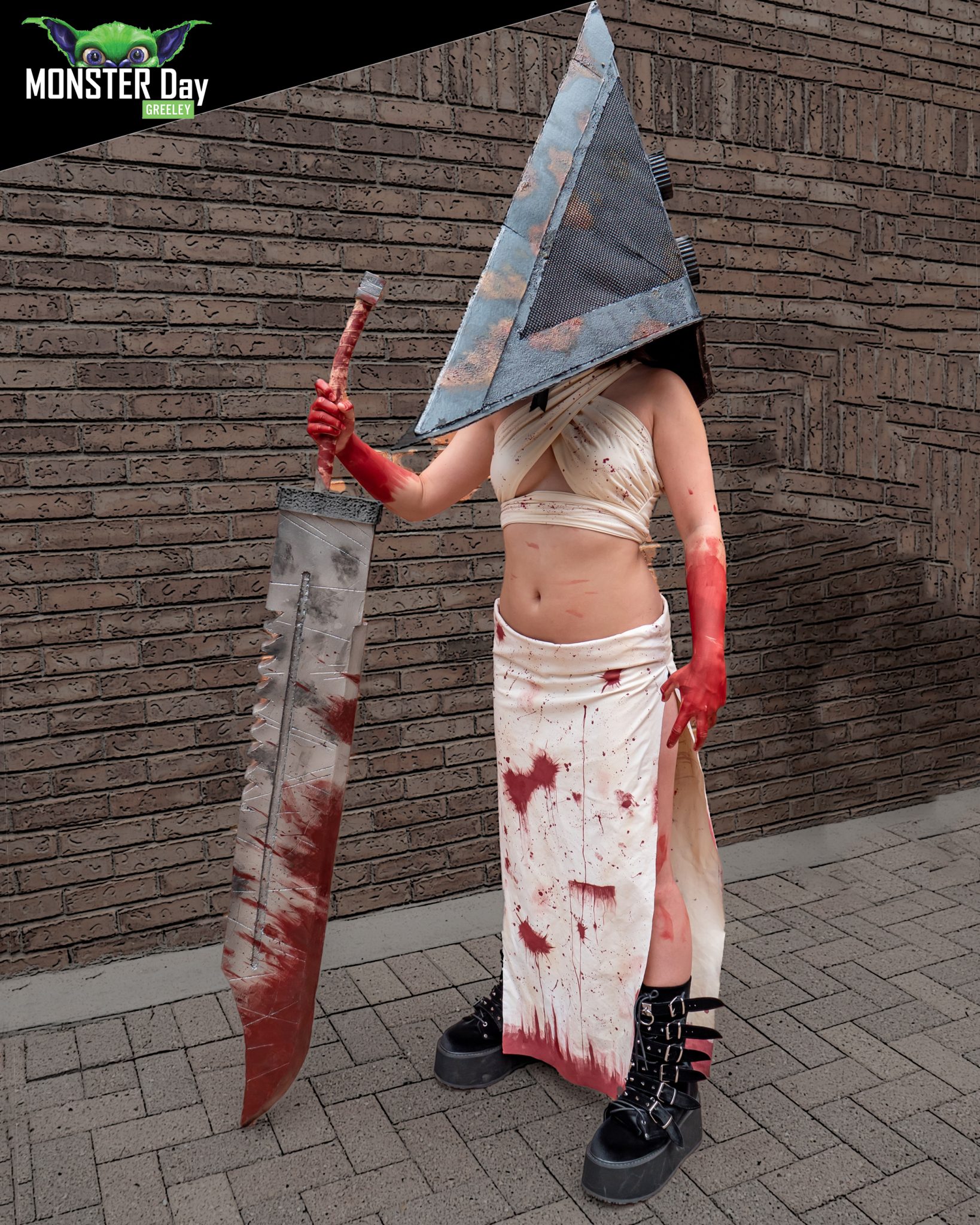 Cosplayer Transforms Into Gender-Swapped Pyramid Head